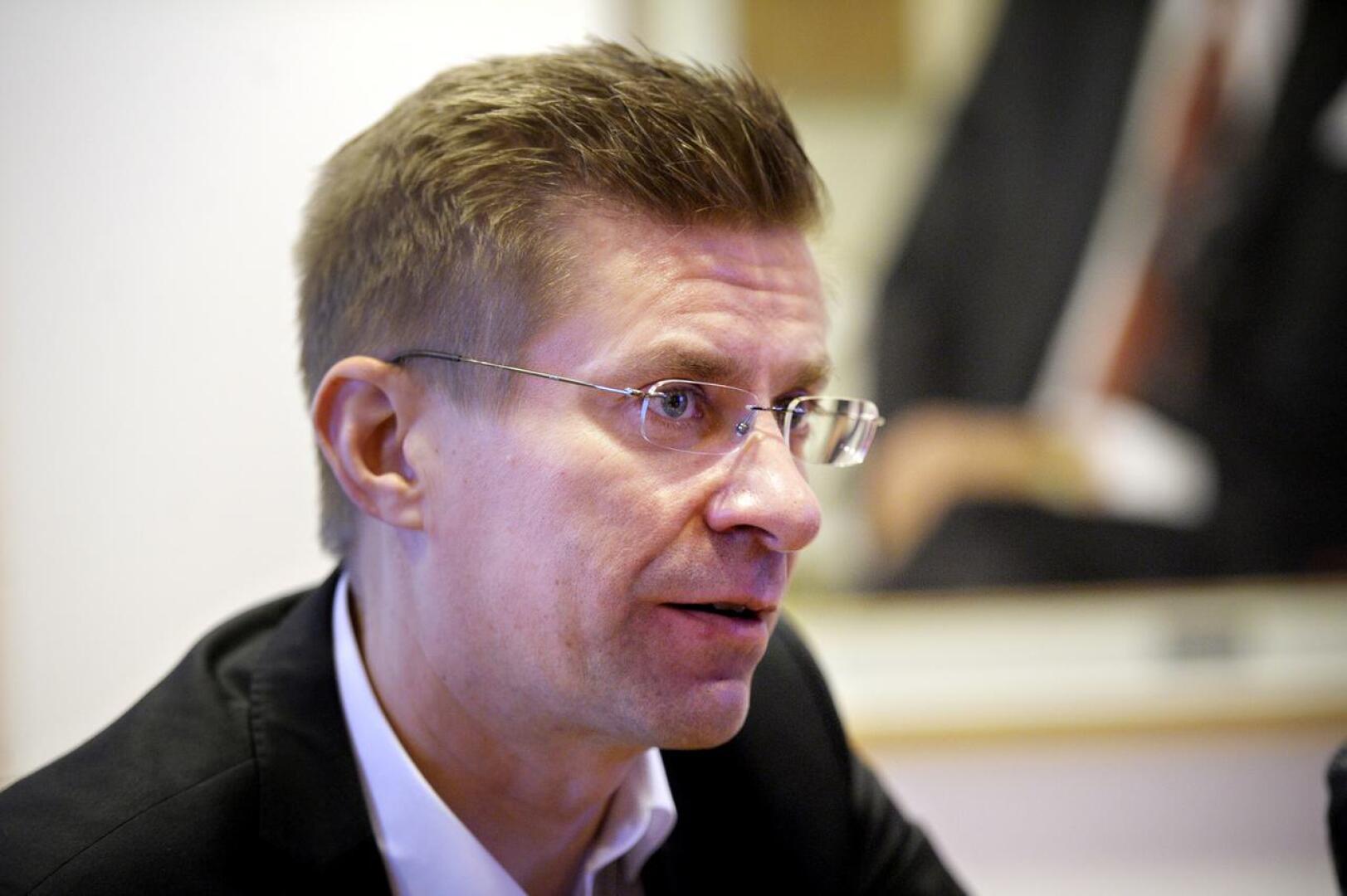KPO:n market-toimialajohtaja Antti Paananen ei usko laajamittaiseen tavarapulaan joulumyynnissä. "Siellä ja täällä" voi puutteita kuitenkin esiintyä.