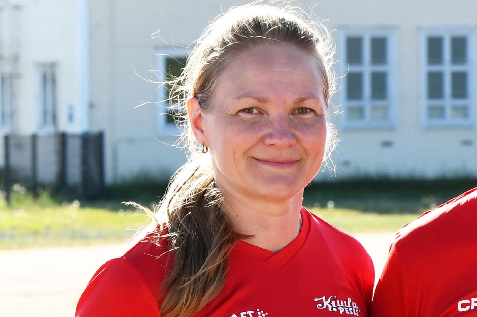 Ylivieskalainen Johanna Seppälä on Pesäpalloliiton Pohjoisen alueen uusi puheenjohtaja.