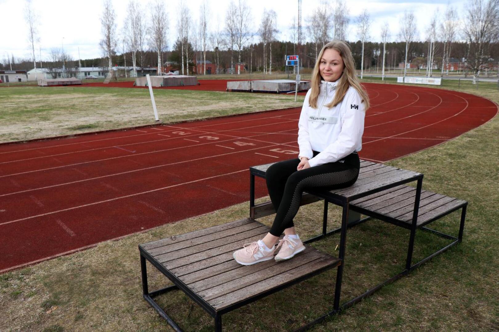 Venla Rannila työskentelee Vetelin Urheilijoiden seuratyöntekijänä kesän 2020.