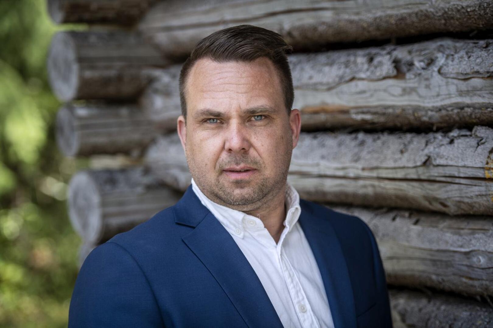 Jarno Vähäkainu on Valta kuuluu kansalle -puolueen pääsihteeri. Hän on myös puolueen toinen varapuheenjohtaja.