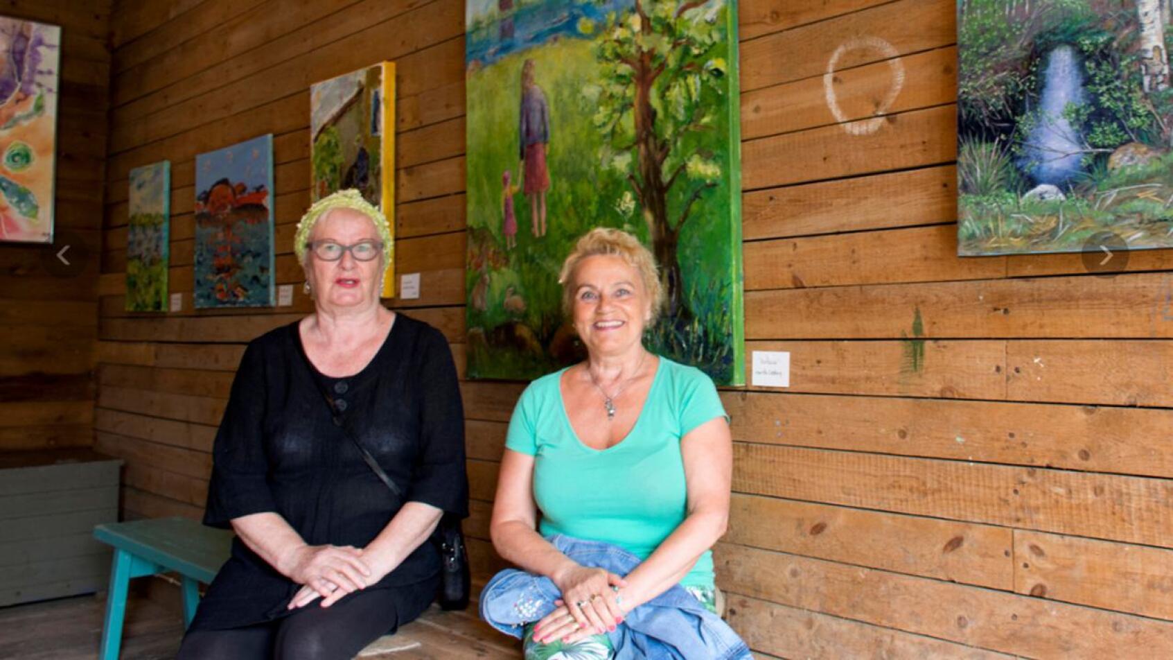 Kesällä 2020 Kajoksen taiteilijat Maritta Lindberg ja Hilkka Isokääntä olivat mukana Havulan taidenäyttelyssä Kalajoella.