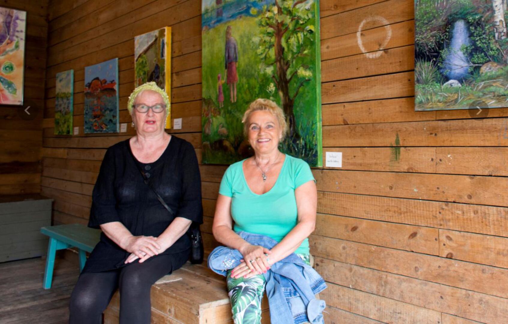 Kesällä 2020 Kajoksen taiteilijat Maritta Lindberg ja Hilkka Isokääntä olivat mukana Havulan taidenäyttelyssä Kalajoella.