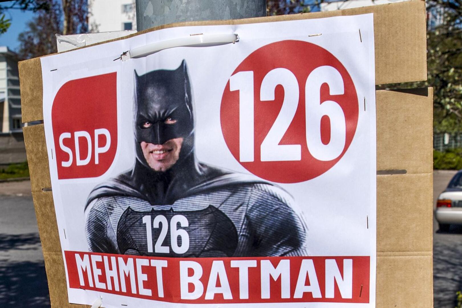 Kokkolalaisen kuntavaaliehdokkaalla Mehmet Batmanilla oli 400 mainostaulua ympäri kaupunkia.