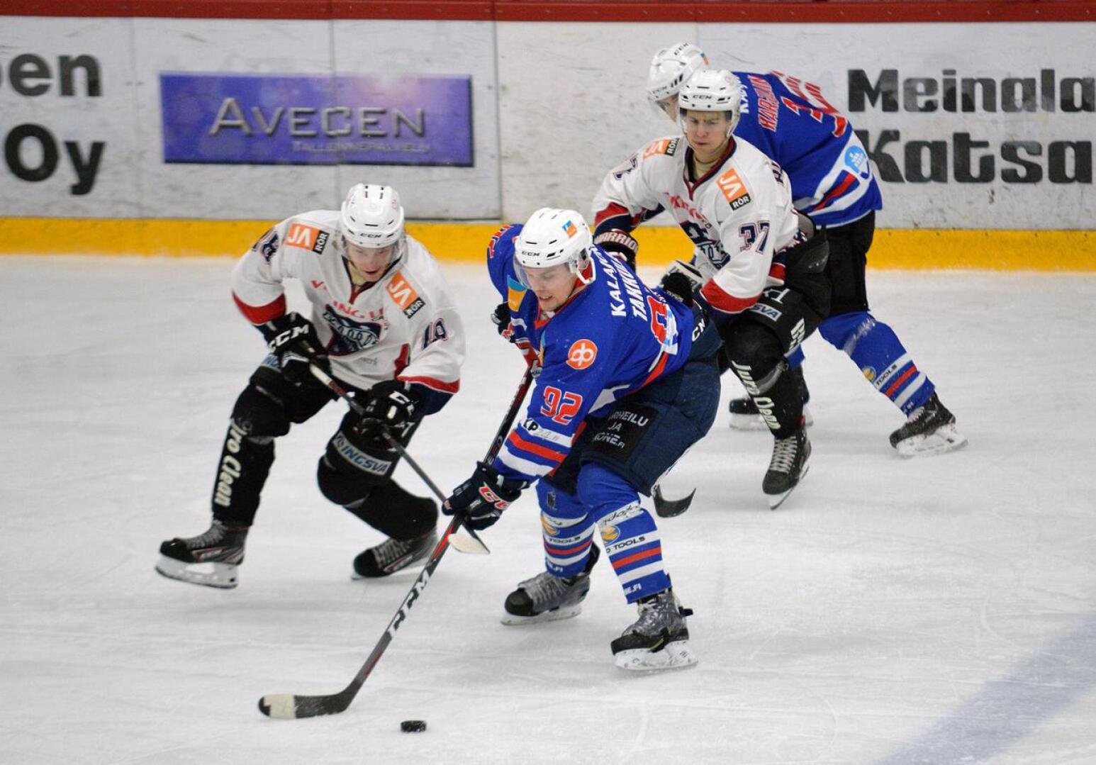 Juho Takkula avasi ottelun maalihanat JHT:n ja Muik Hockeyn kohdatessa Suomi-sarjassa.