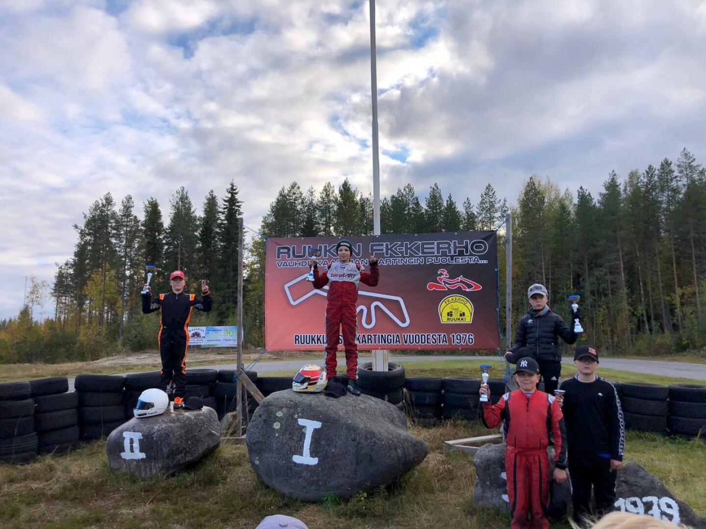 Viikonlopun karting-kisojen voittajaksi selviytyi Onni Tuisku ja veteliläinen Lauri Sillanpää tuli toiseksi 0,3 sekunnin erotuksella. Kolmas oli Roope Miettinen. 