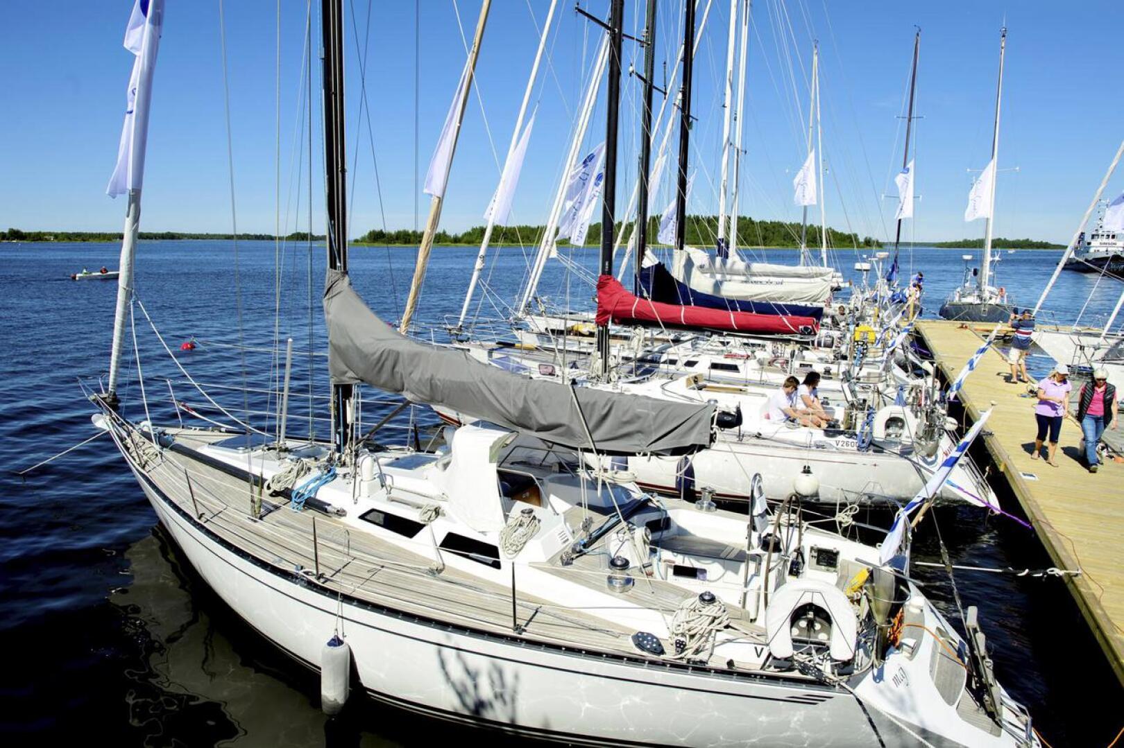 Baltic Yachtsin purjeveneitä kokoontui Baltic Yachts Rendezvous tapahtumaan viime vuonna Pietarsaaressa. Purjeveneitä valmistetaan Luodossa ja Pietarsaaressa.