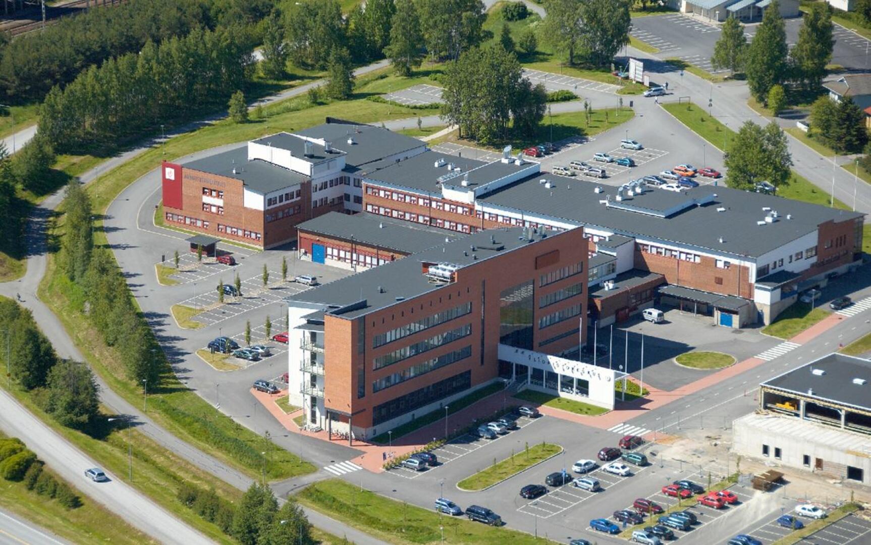 Kokkolan yliopistokeskus Chydenius tarjoaa valikoiman maisteri- ja tohtoritutkintoja sekä täydennyskoulutuksia.
