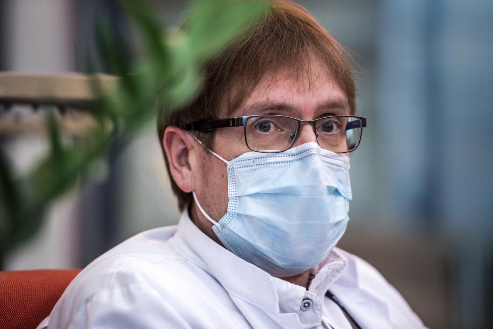Soiten infektioylilääkäri Marko Rahkonen toivoo valtiovallalta yhteneväistä ohjeistusta koronaeristyspäätöksiin.