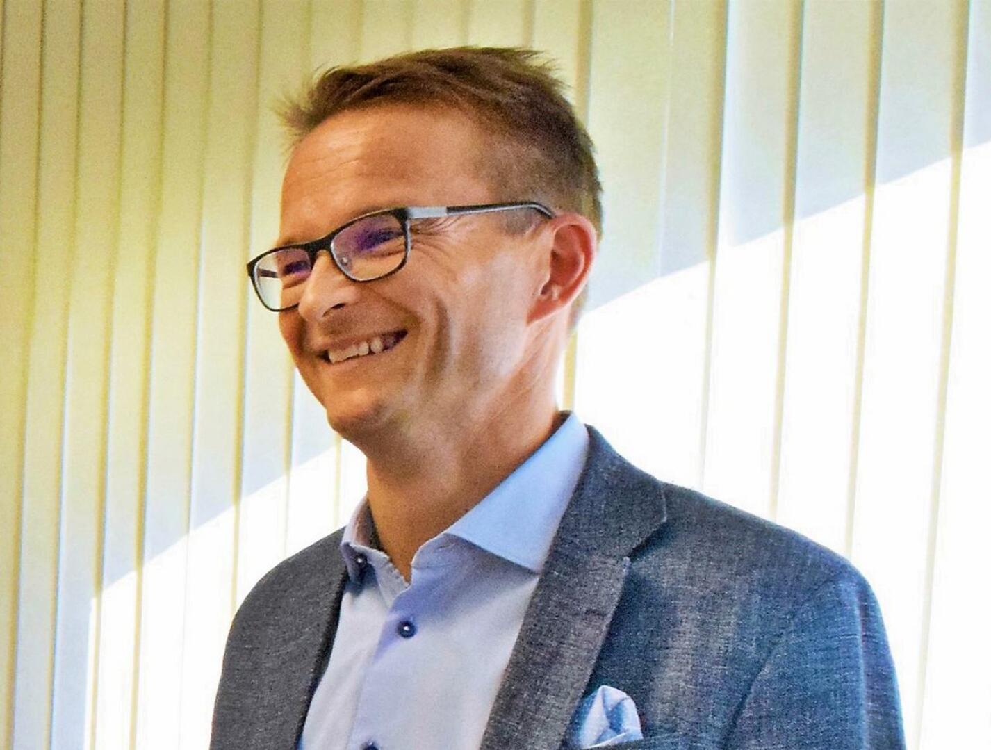 Norlicin toimitusjohtaja Cedric Frostdahl sanoo, että yritys sai viime keväänä useita yhteydenottoja kiinnostuneilta ostajilta.  - Pääsemme nyt mukaan rakentamaan Suomen suurinta tilitoimistoa tekemällä Rantalaisesta muun muassa toimialan suurimman ruotsinkielisen palveluntuottajan.