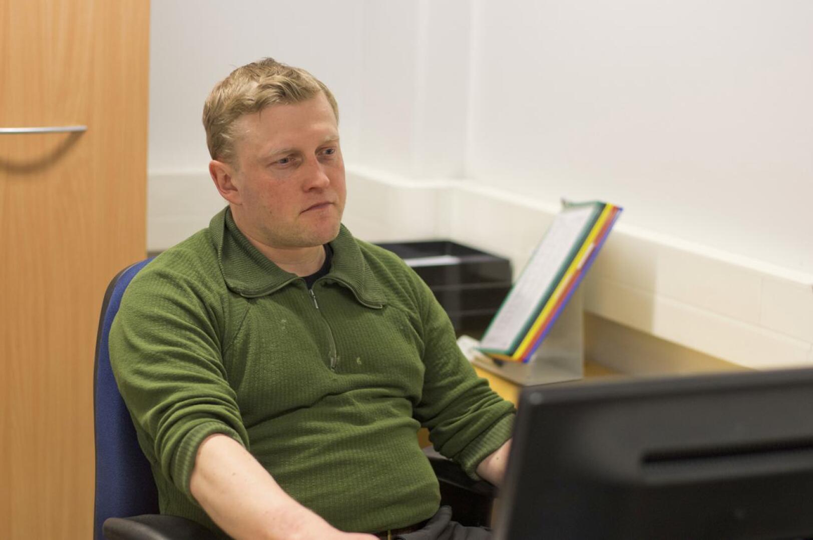 Tuomas Suvanto työskentelee Metsänhoitoyhdistys Pyhä-Kalan Nivalan toimistossa.
