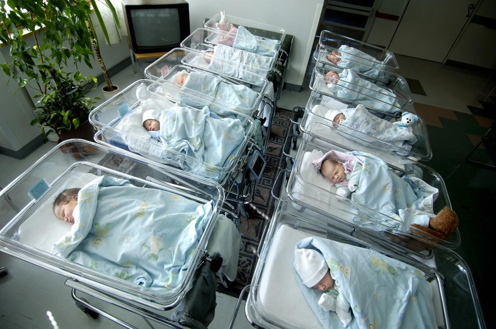 Nämä vauvat parkaisivat ensimmäisiä kertoja Keski-Pohjanmaan keskussairaalan synnytysosastolla viime vuoden toukokuussa. Syntyvyys Kokkolassa onkin suurista kaupungeista Suomen suurinta.