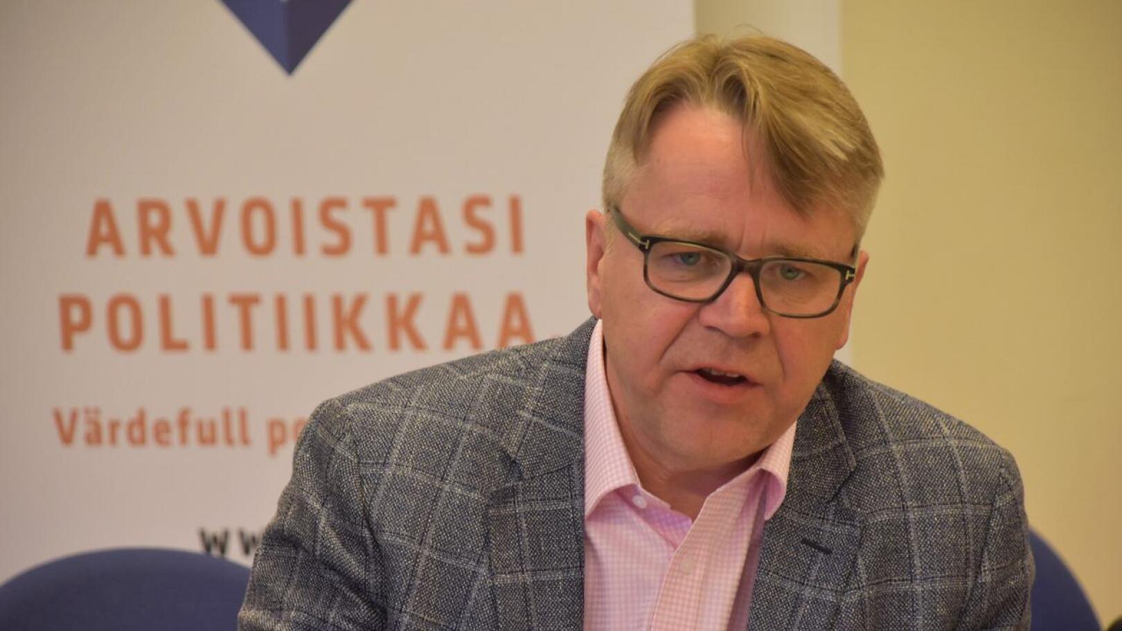 Östman valittiin kansanedustajaksi vuonna 2011.