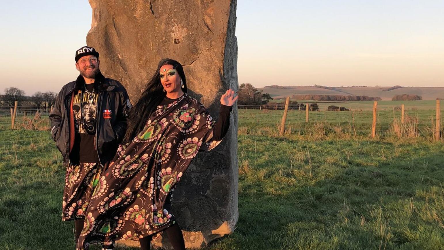 Jani Maunula ja Tatu Vuolteenaho Avebury Stone Circlesilla marraskuussa.