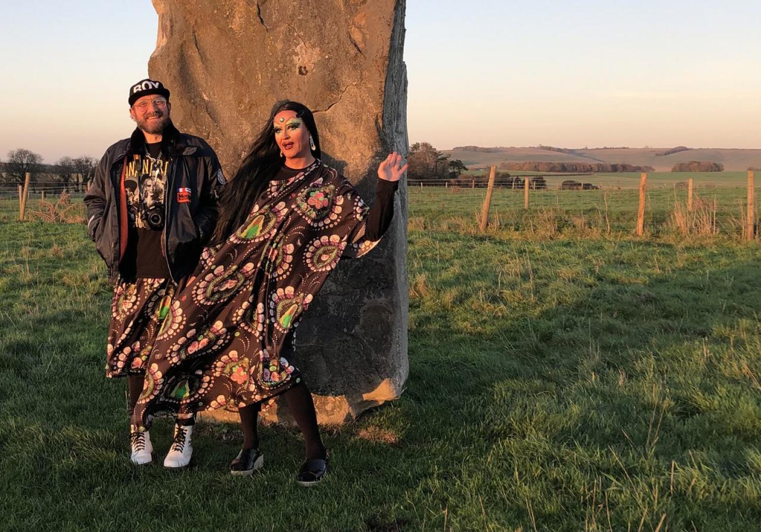Jani Maunula ja Tatu Vuolteenaho Avebury Stone Circlesilla marraskuussa.