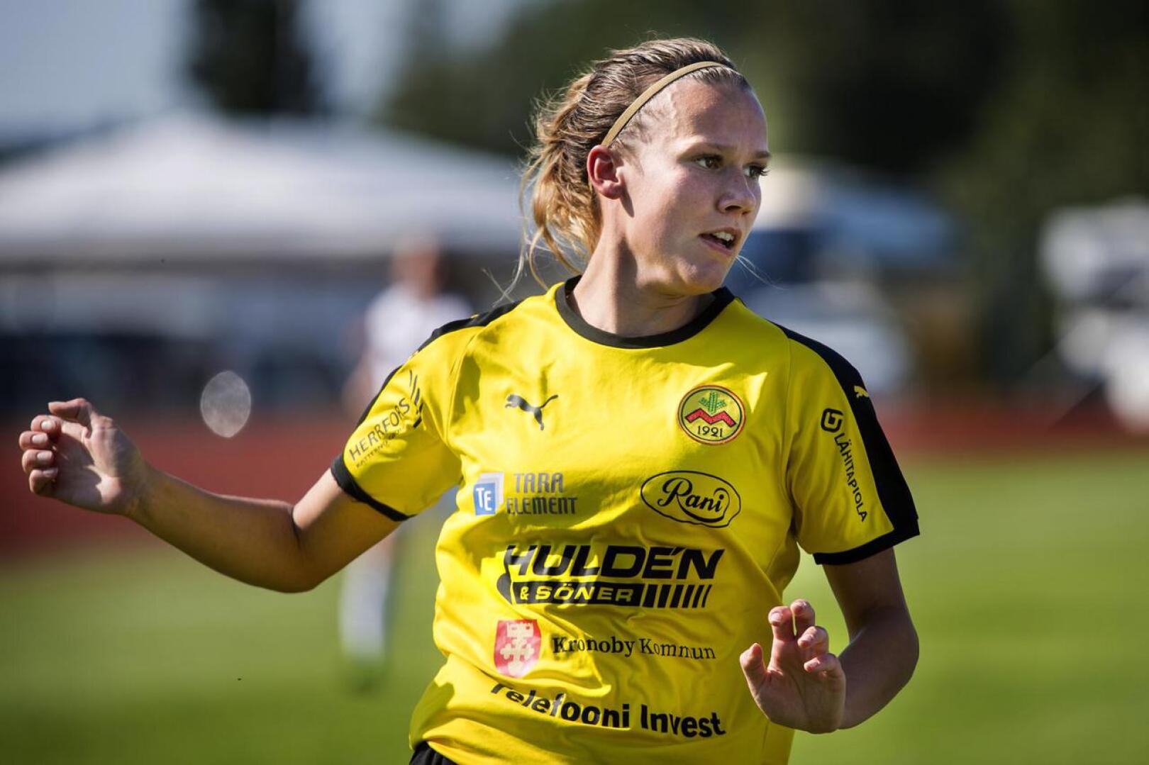 Sofia Matikainen pelasi viime kaudella naisten liigaa IK Myranin keltapaidassa. 