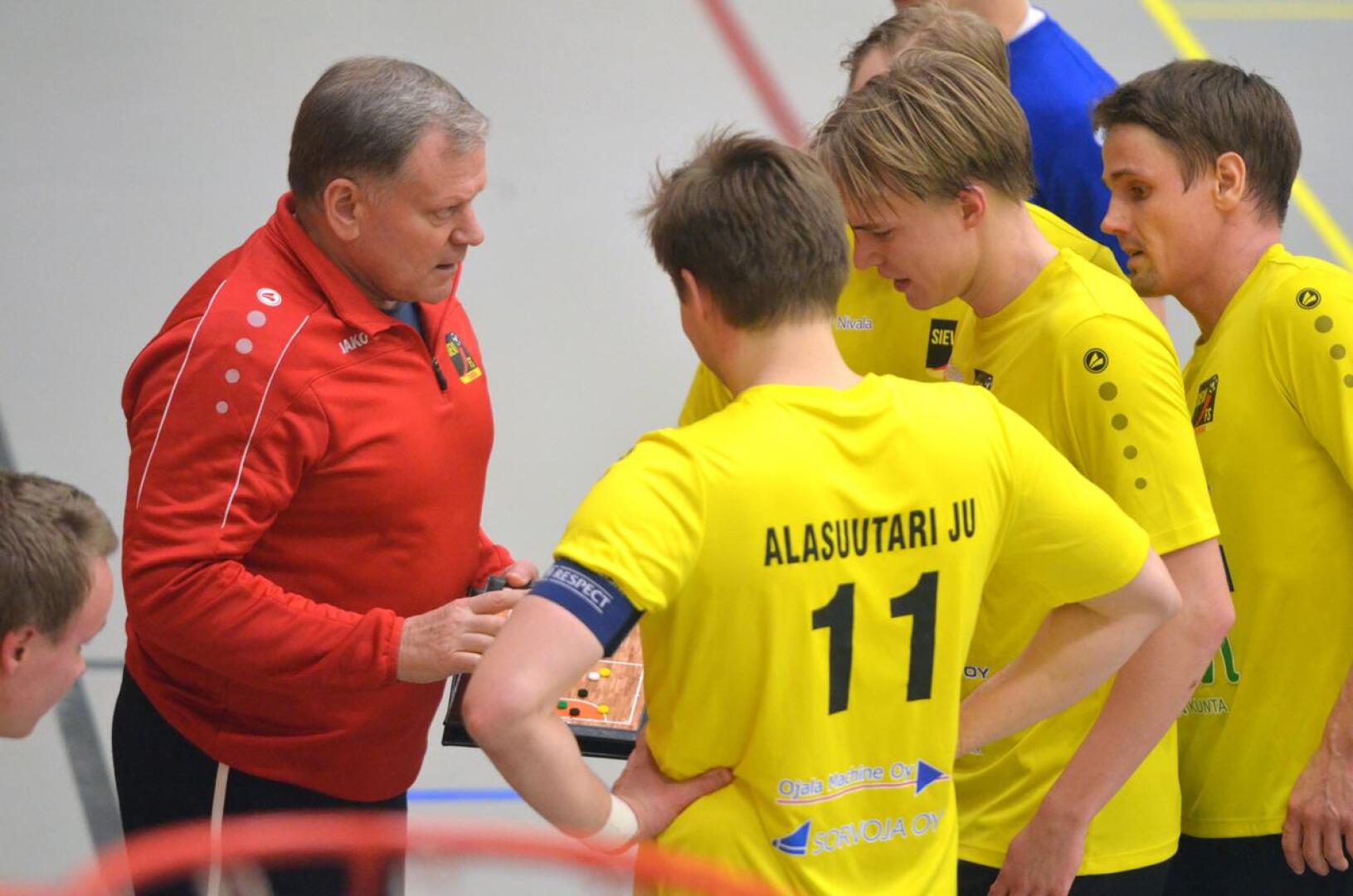 Igor Bochkov (vasemmalla) ei jatka Vieska Futsalin valmentajana.