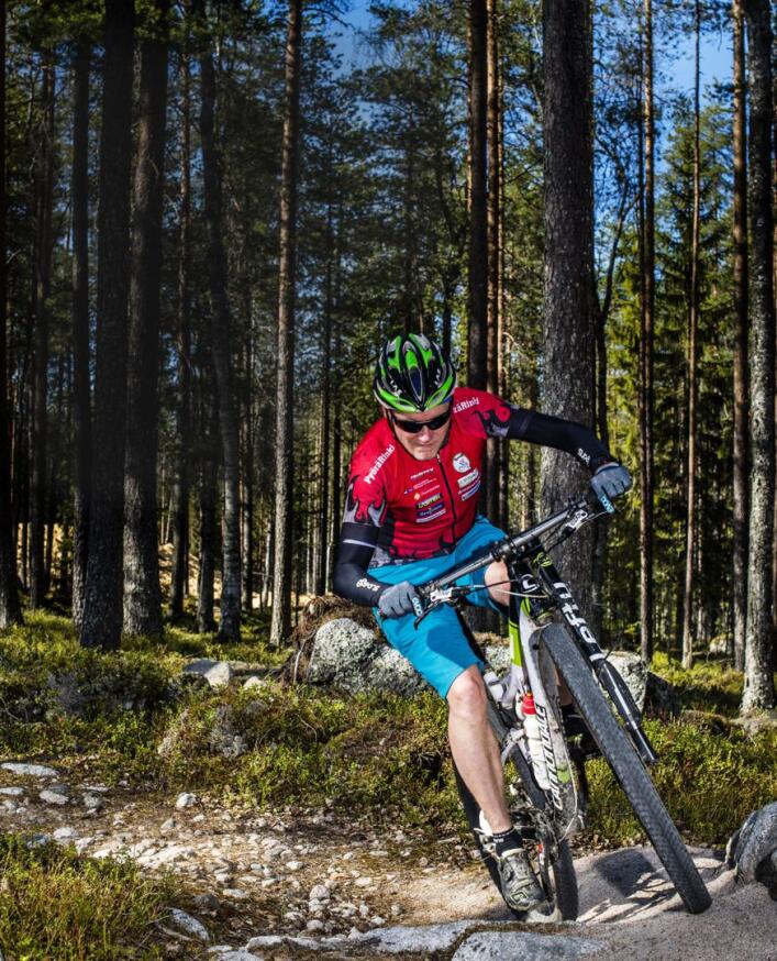 Jukka Kivirinta osti kilpapyöränsä käytettynä. Kivirinnan mukaan käytettyjä maastopyöriä ei kannata karsastaa.